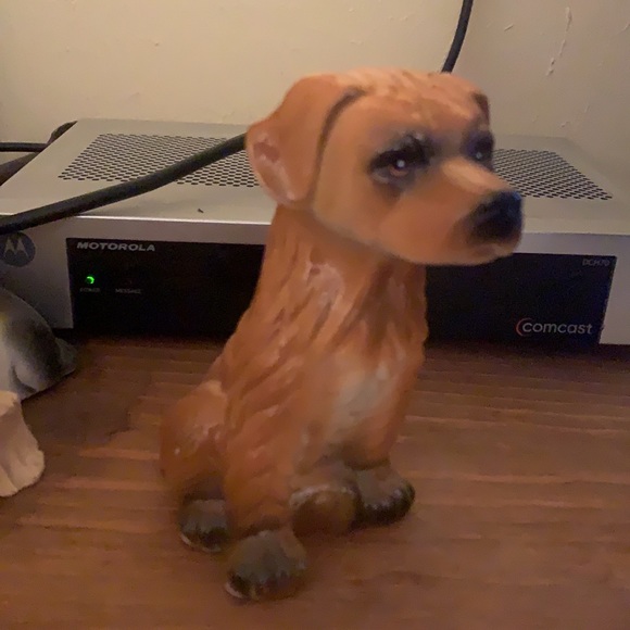 4 very cute dogs, 2 1/2 to 4 1/2 inches tall. Most porcelain, 1 resin - Picture 2 of 5